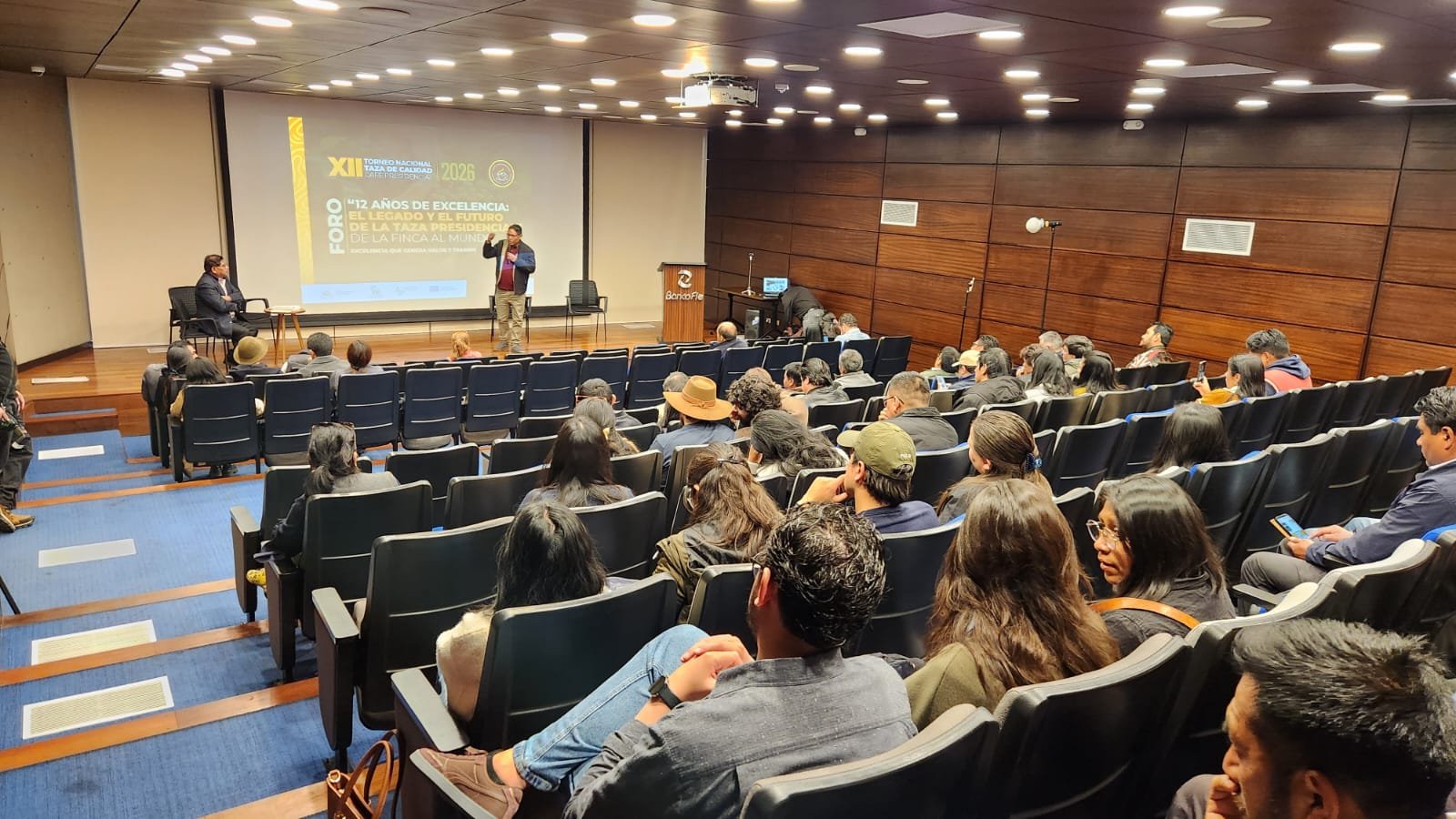 VICOPEX inicia una nueva cosecha y participa en foro “12 años de excelencia: el legado y el futuro de la Taza Presidencial”